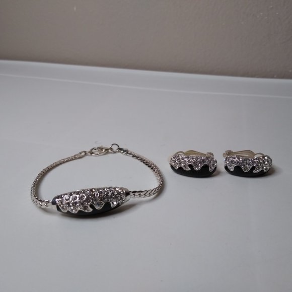 Decorative Matching Bracelet And Clip On Earring Set - Picture 3 of 16